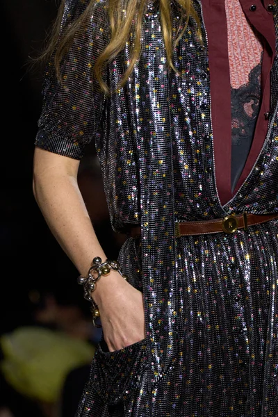 Look 19